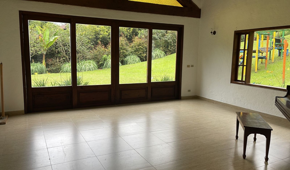 2022060229564893505250371