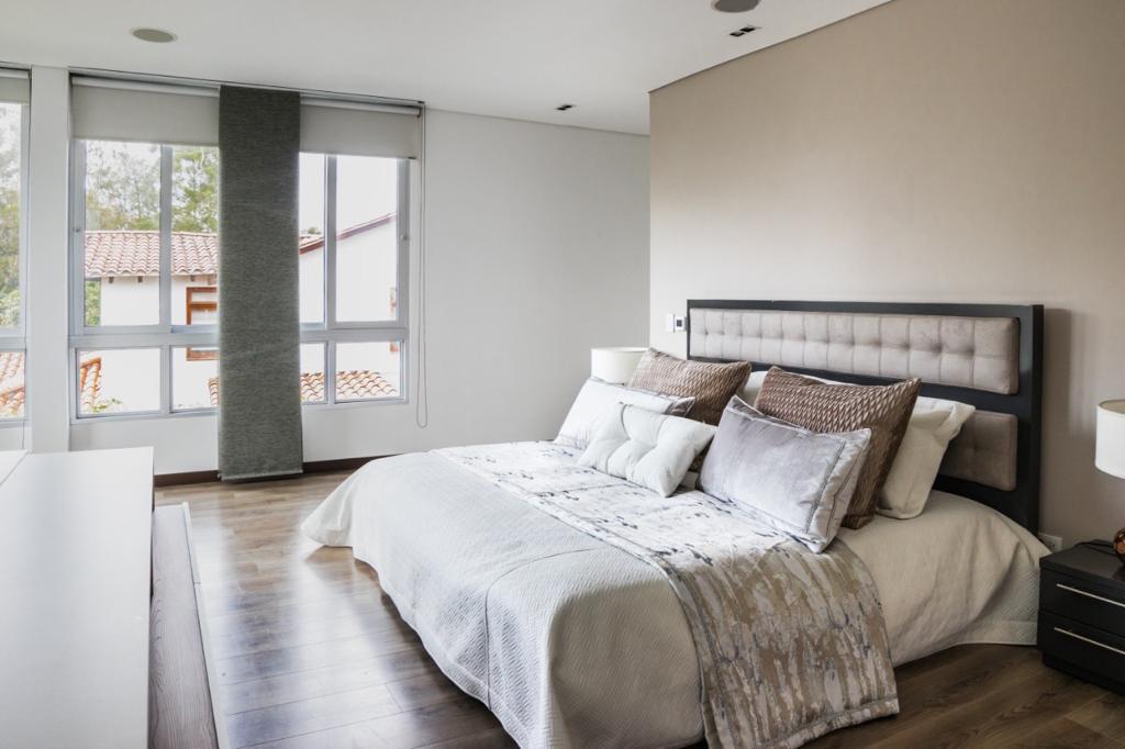 2022060330082937385251043