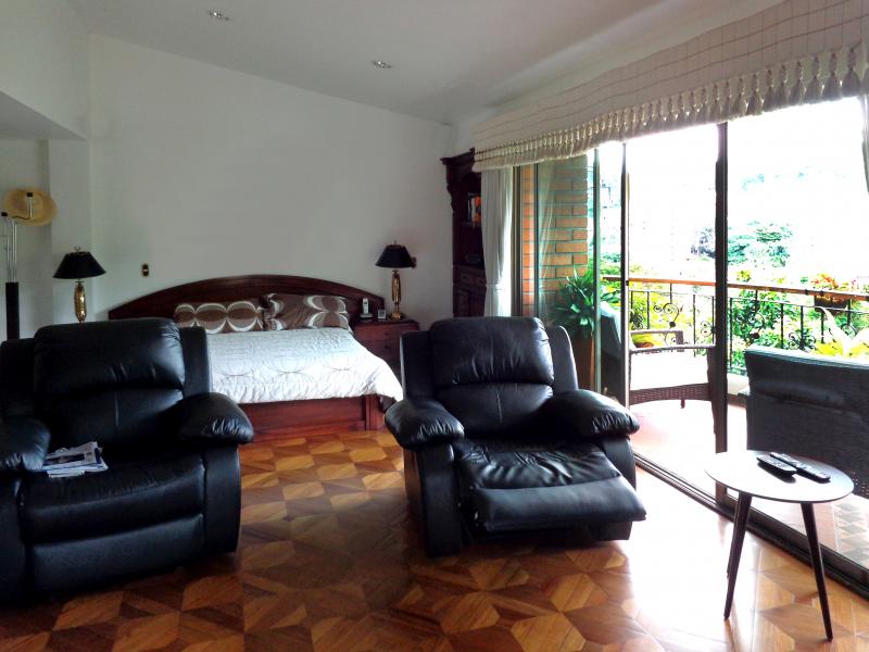 2022060504057924305252143