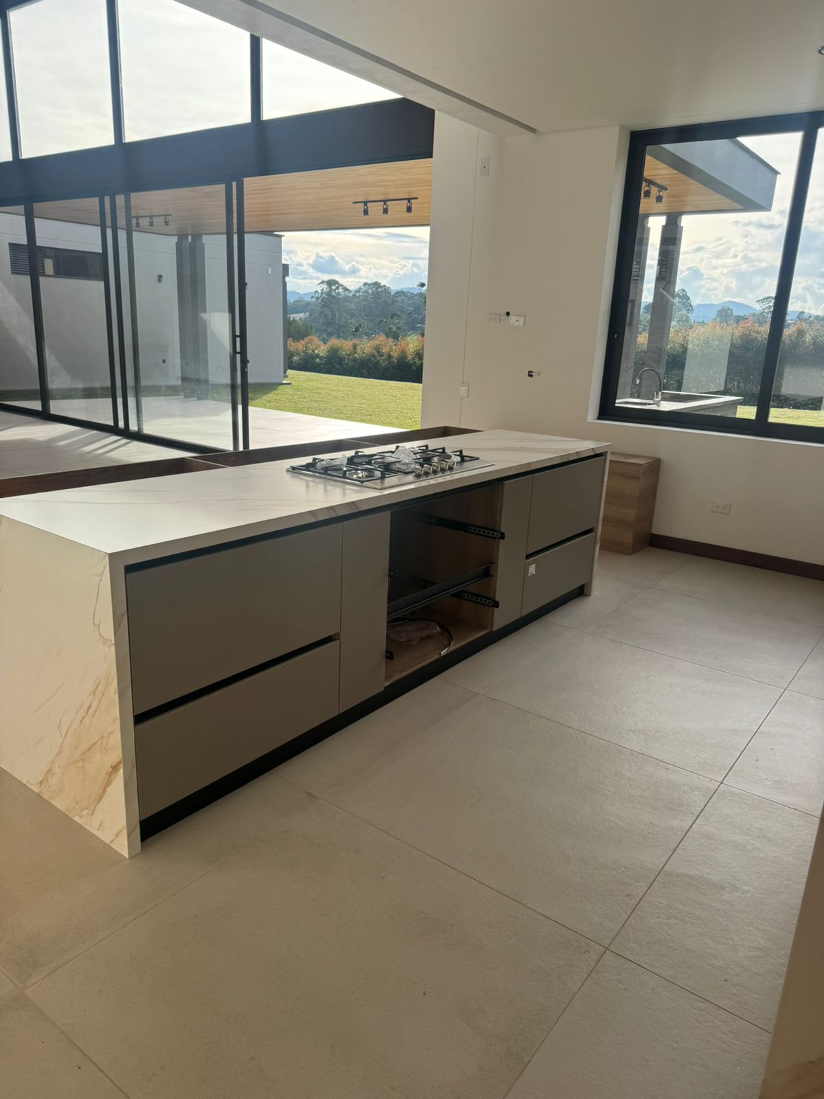 857301220240611034305