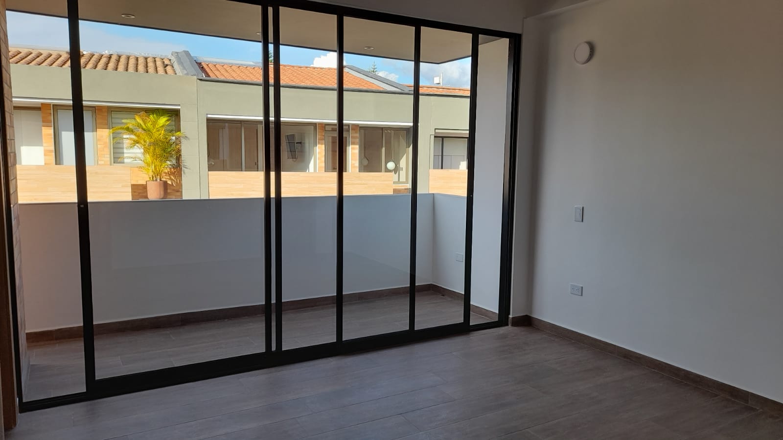 857301320221015122851