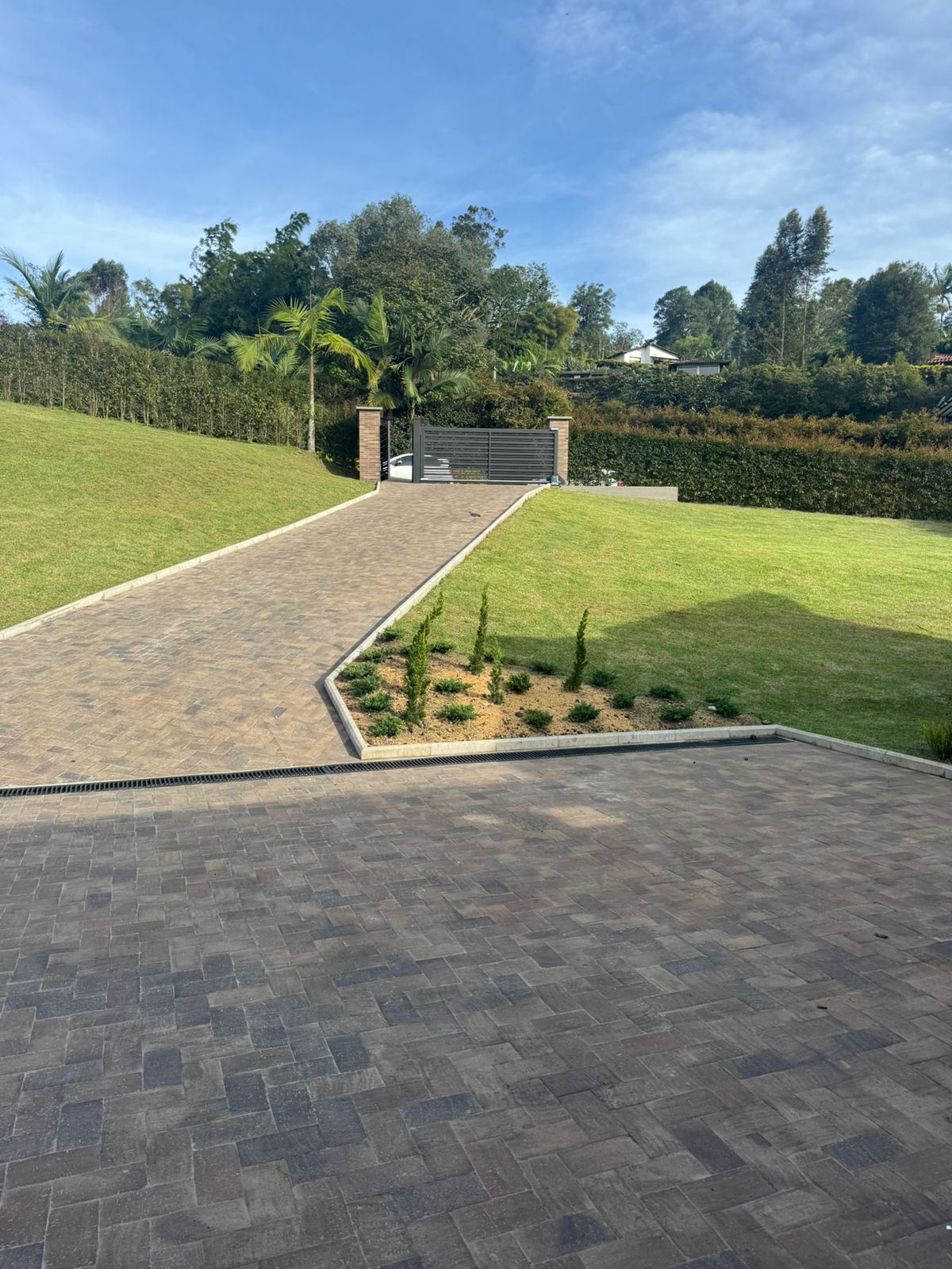 857302420240611034327