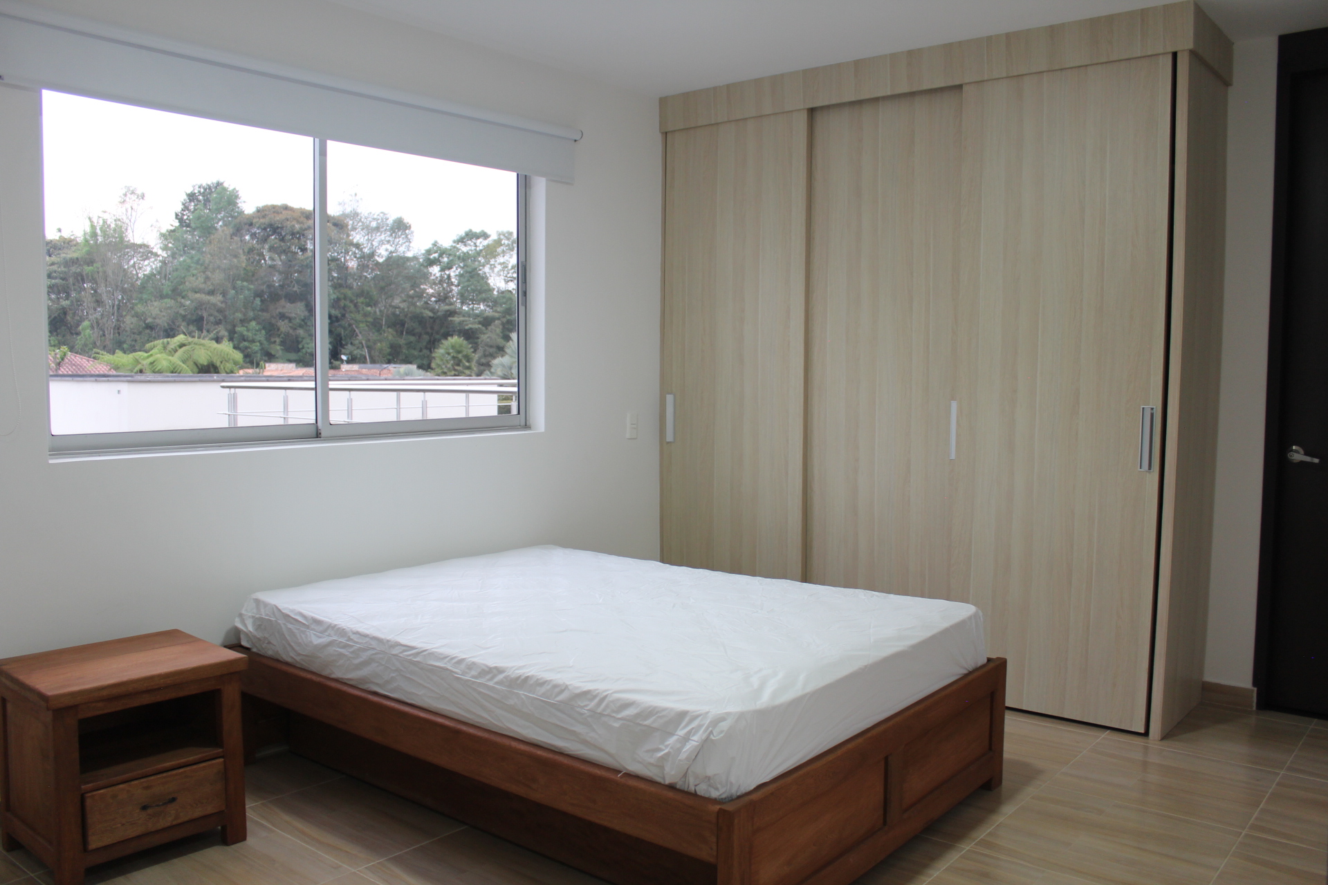 857304620230411104047