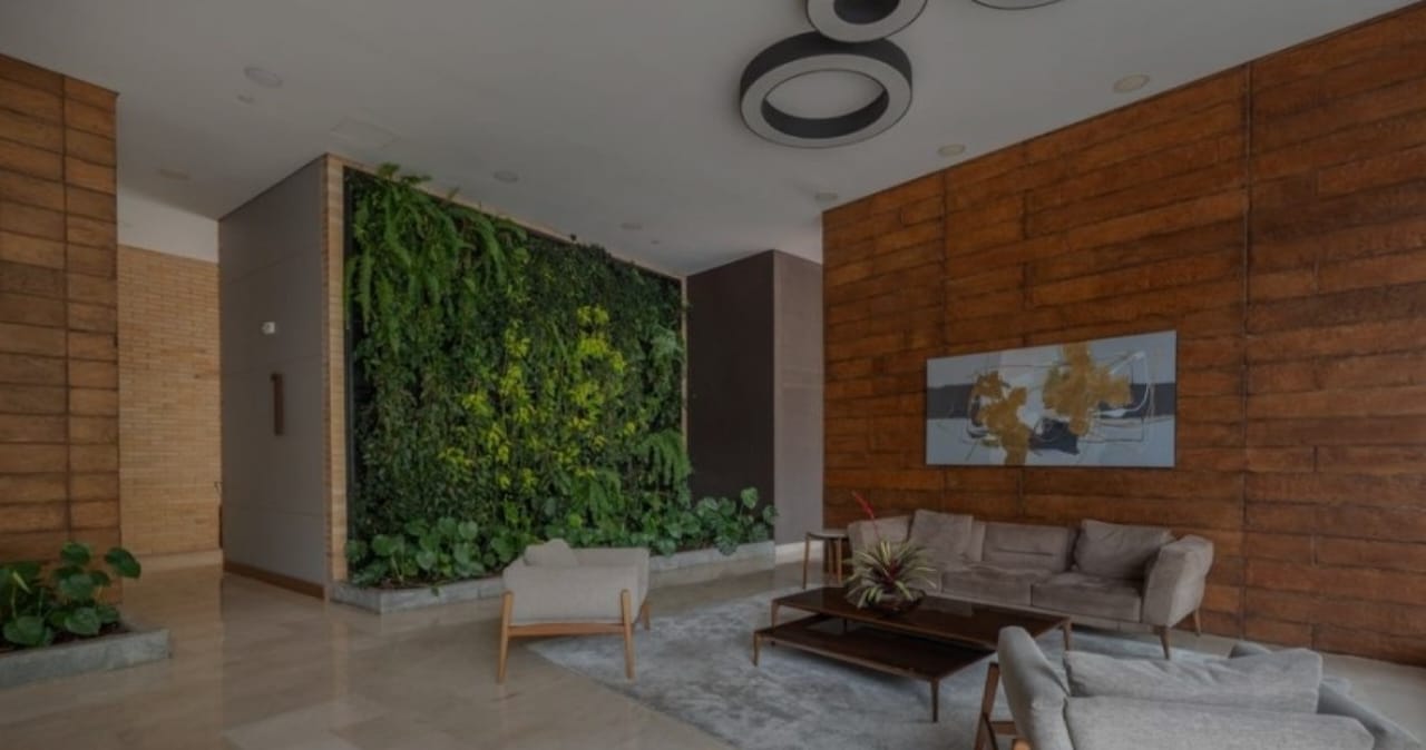 857301020251010040857