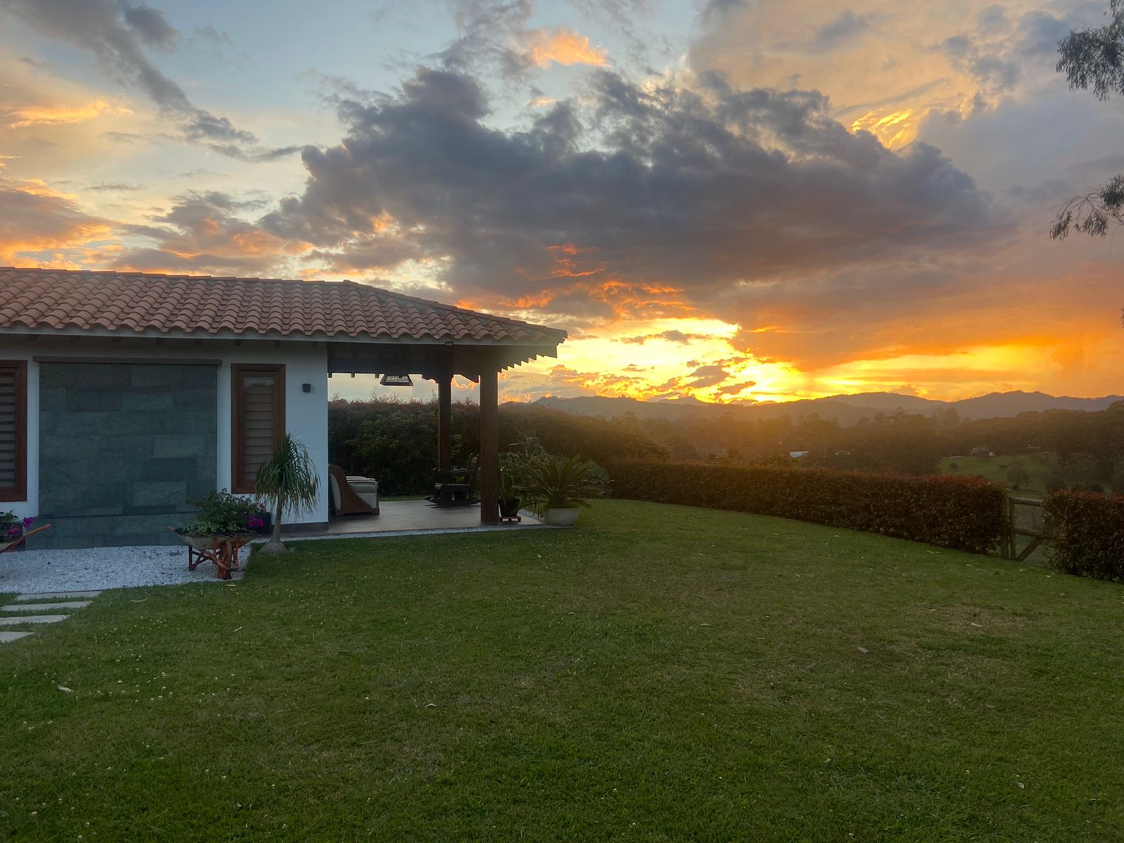 857301120251220115334