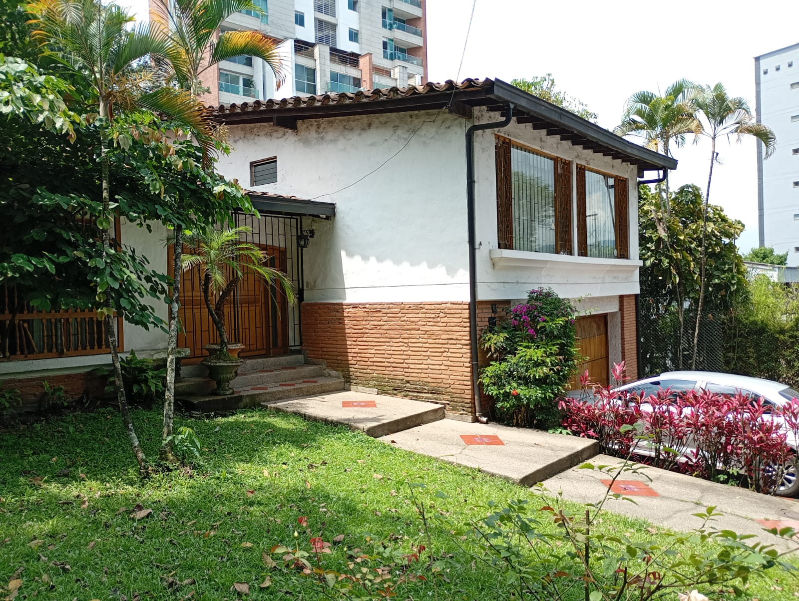 857301020260429011706 Casa Lote Venta, Barrio Poblado, Sector Provenza Parte Alta.