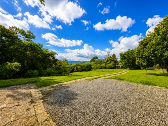 Lote en venta con Casa Campestre en La Ceja Antioquia