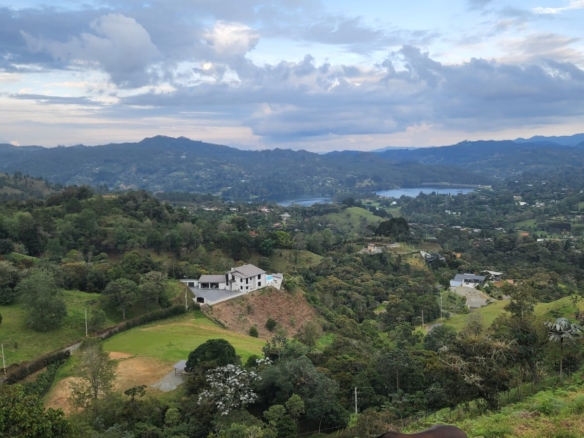 Lote en venta Fizebad El Retiro