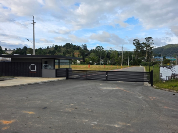 Lote para bodega en venta – Guarne