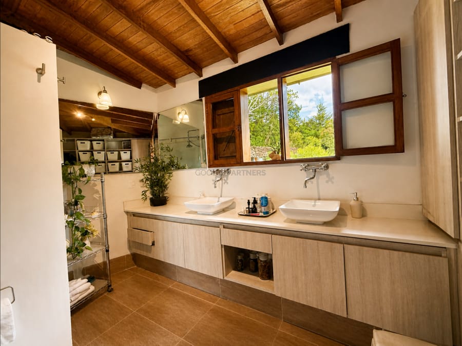 Lote en venta con Casa Campestre en La Ceja Antioquia