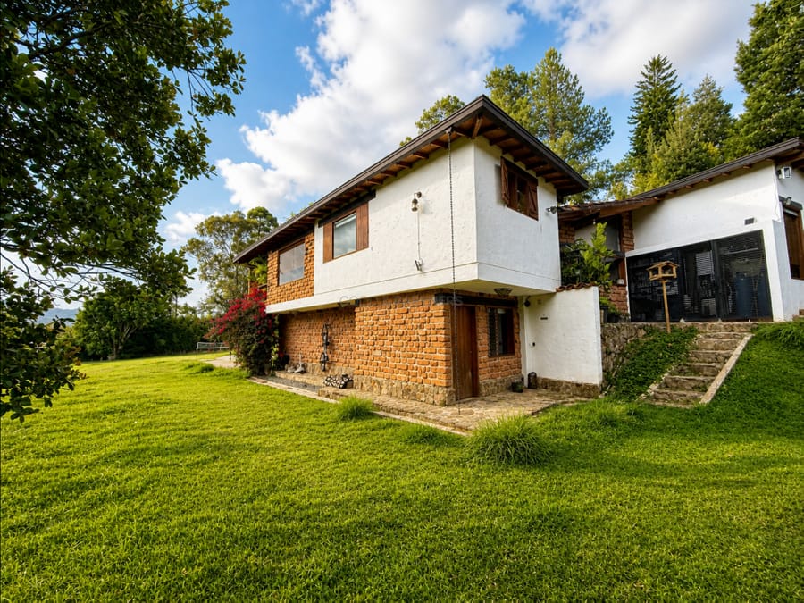 Lote en venta con Casa Campestre en La Ceja Antioquia