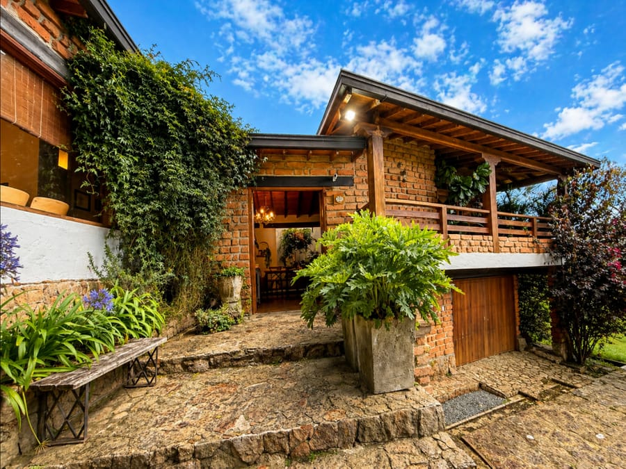 Lote en venta con Casa Campestre en La Ceja Antioquia